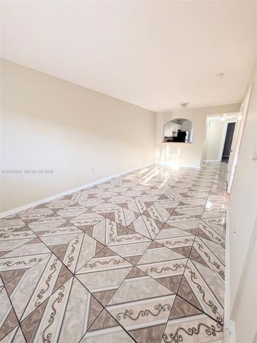 945 NE 33rd Ter 102, Homestead, FL 33033