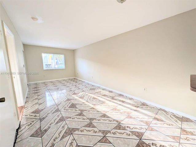 945 NE 33rd Ter 102, Homestead, FL 33033