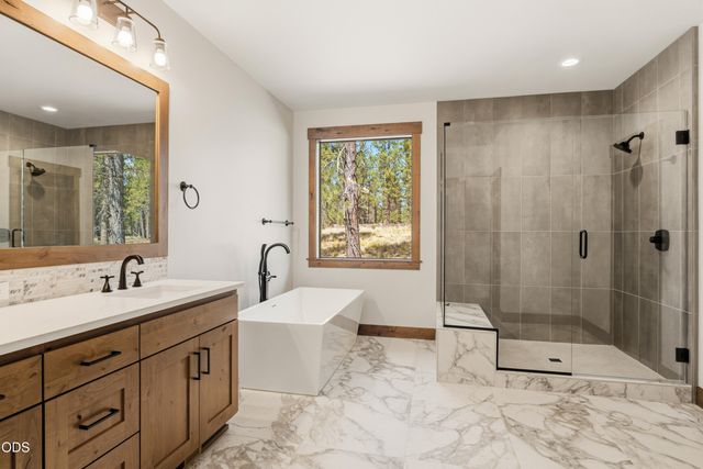56484 Elk Run Drive 496, Bend, OR 97707