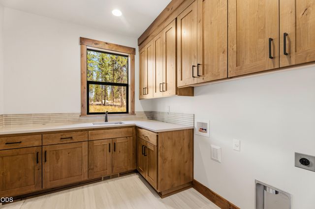 56484 Elk Run Drive 496, Bend, OR 97707
