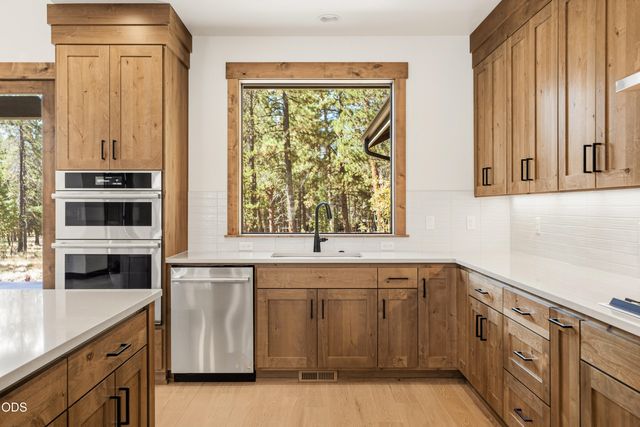 56484 Elk Run Drive 496, Bend, OR 97707