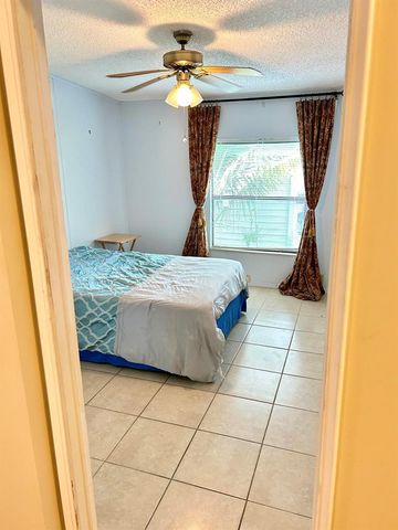 3409 Lake Overlook Place, Lake Worth, FL 33462
