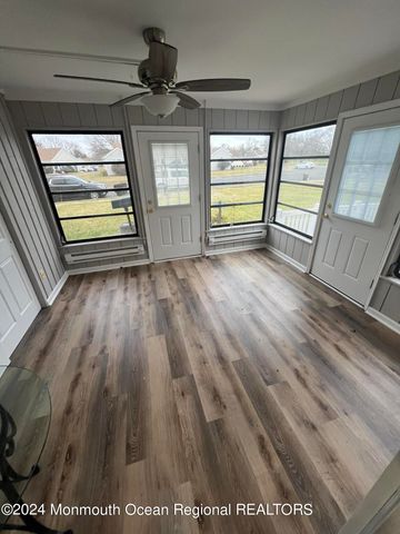 93 Halls Croft Road D, Freehold, NJ 07728