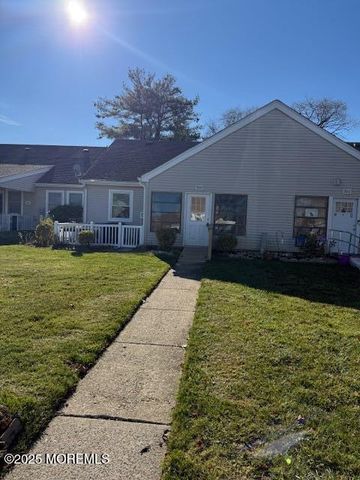 93 Halls Croft Road D, Freehold, NJ 07728