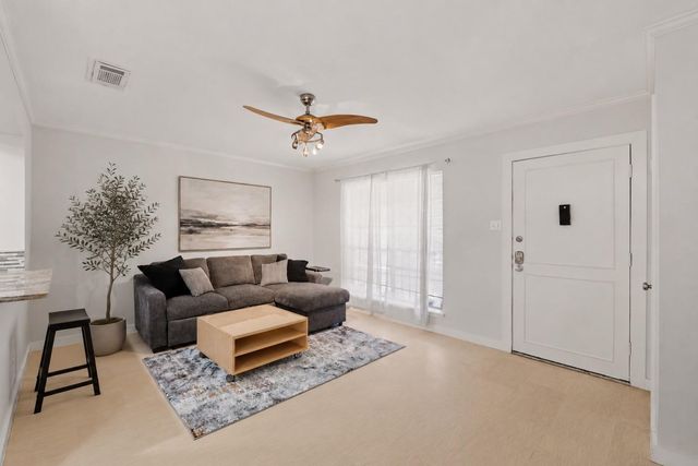7920 Rockwood LN 216, Austin, TX 78757