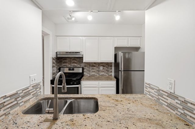 7920 Rockwood LN 216, Austin, TX 78757