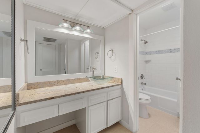 7920 Rockwood LN 216, Austin, TX 78757