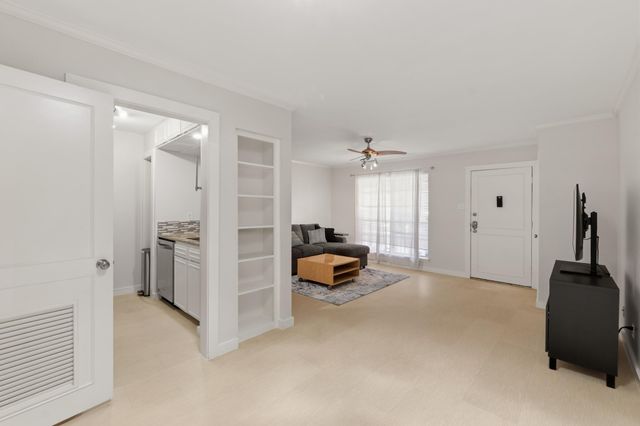 7920 Rockwood LN 216, Austin, TX 78757