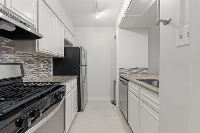 7920 Rockwood LN 216, Austin, TX 78757