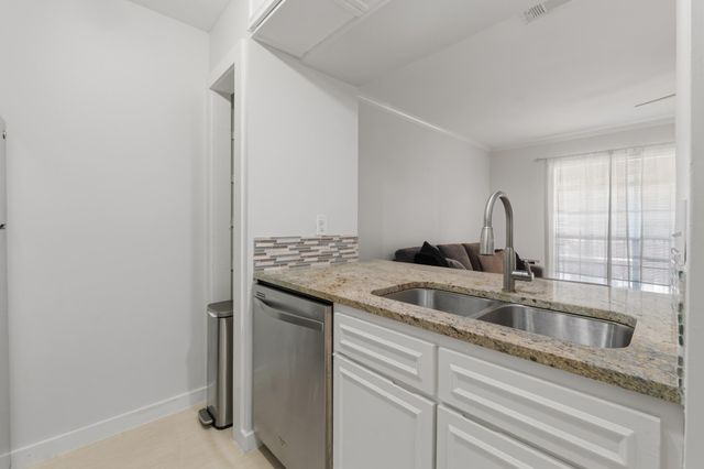 7920 Rockwood LN 216, Austin, TX 78757