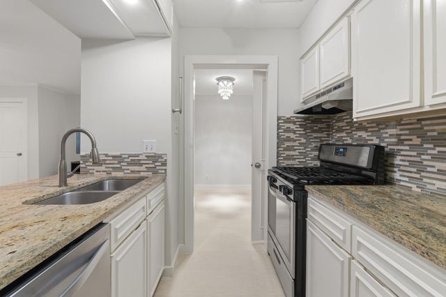 7920 Rockwood LN 216, Austin, TX 78757