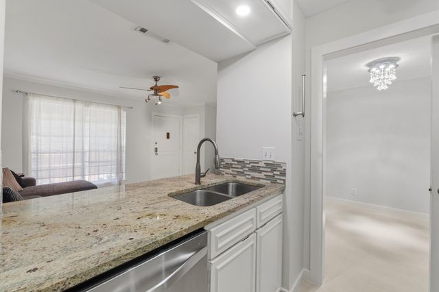 7920 Rockwood LN 216, Austin, TX 78757