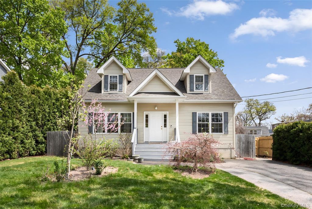 159 Main Avenue, Mastic, NY 11950