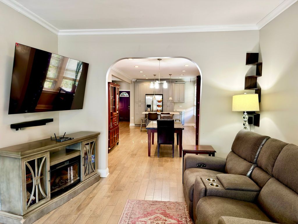 5849 W Wilson Avenue, Chicago, IL 60630 — photo 4