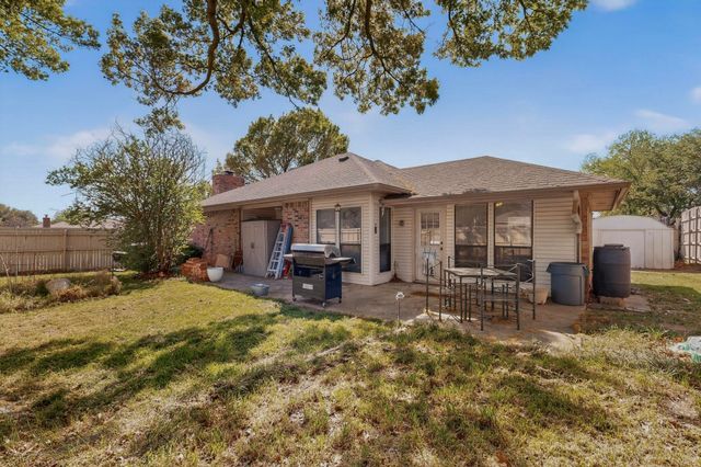 2212 Oak Bluff Drive, Flower Mound, TX 75028