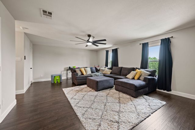 1040 Canyon Drive, Justin, TX 76247