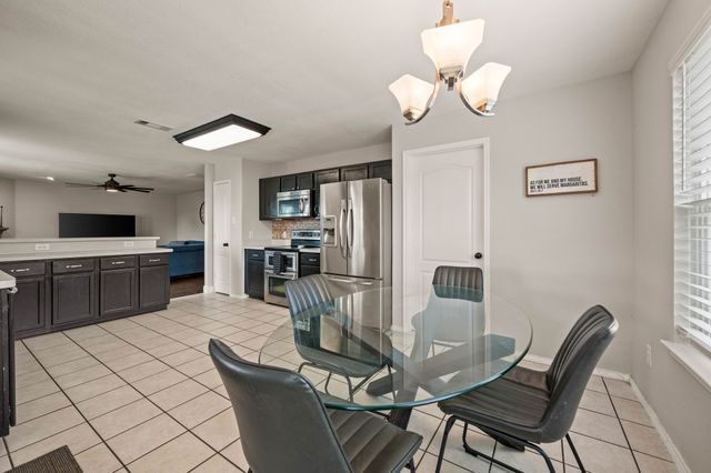 1040 Canyon Drive, Justin, TX 76247