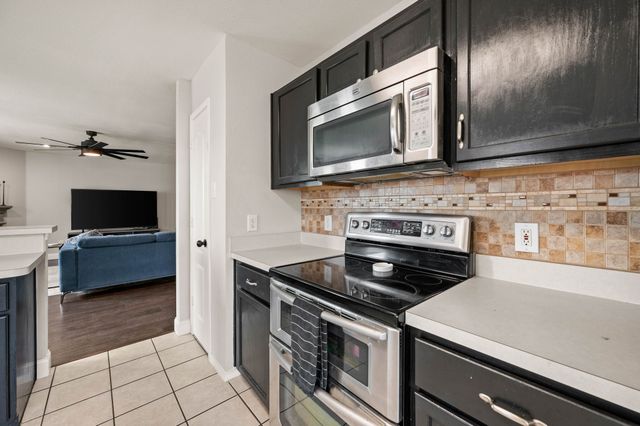 1040 Canyon Drive, Justin, TX 76247