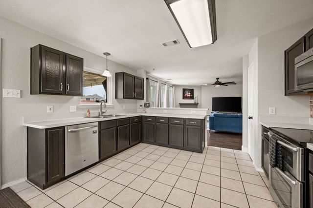 1040 Canyon Drive, Justin, TX 76247