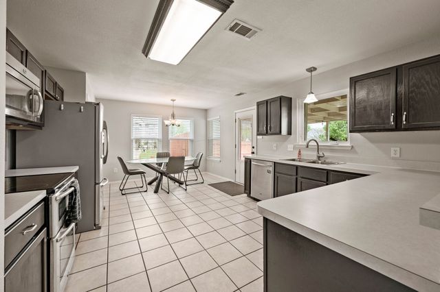 1040 Canyon Drive, Justin, TX 76247