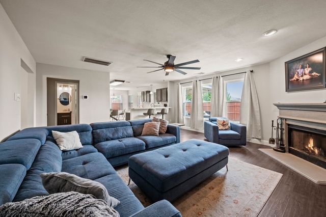 1040 Canyon Drive, Justin, TX 76247