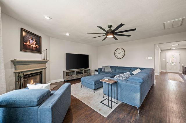 1040 Canyon Drive, Justin, TX 76247