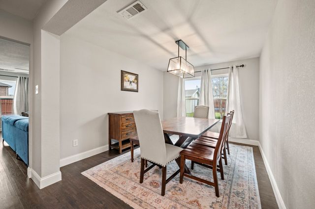 1040 Canyon Drive, Justin, TX 76247