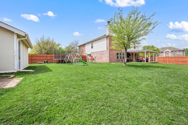 1040 Canyon Drive, Justin, TX 76247