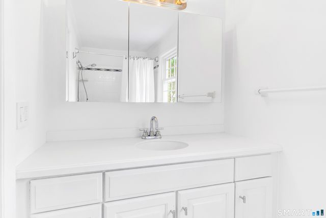 60 Heritage Hill Road APT A, New Canaan, CT 06840