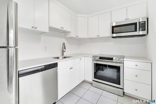 60 Heritage Hill Road APT A, New Canaan, CT 06840