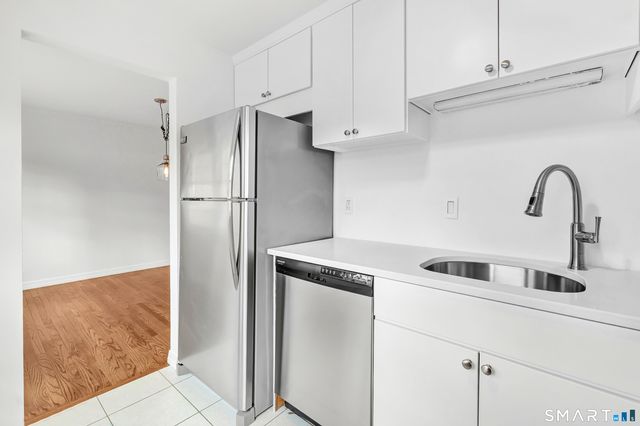 60 Heritage Hill Road APT A, New Canaan, CT 06840