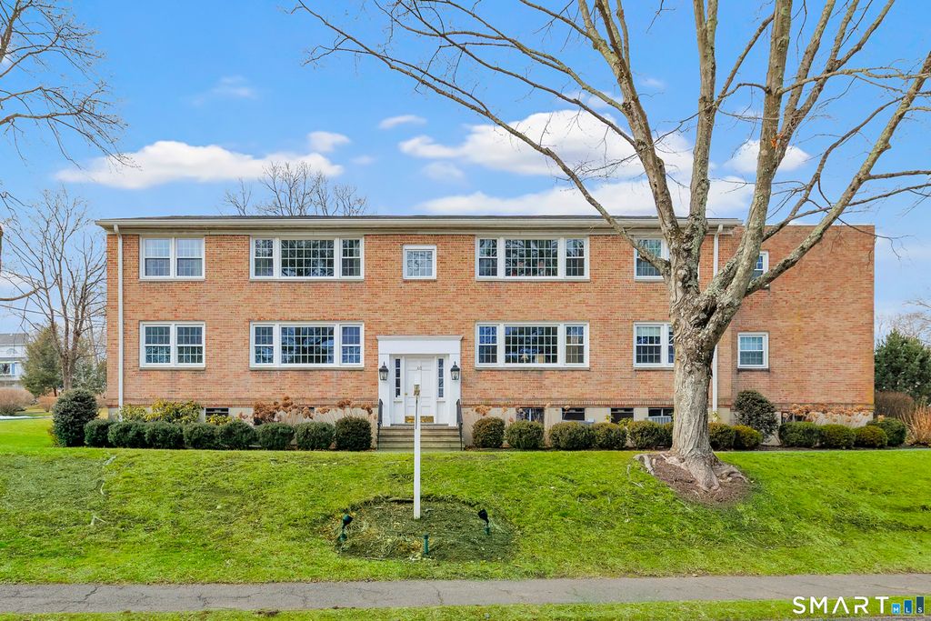 60 Heritage Hill Road APT A, New Canaan, CT 06840