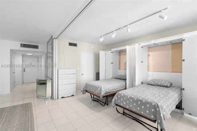 5001 Collins Ave 10G, Miami Beach, FL 33140