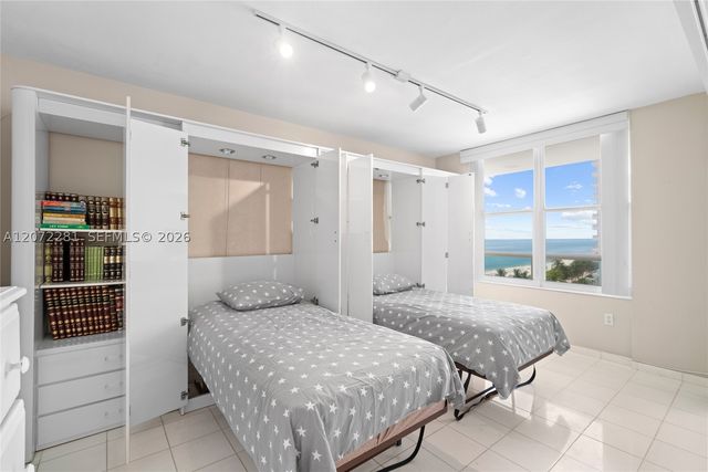 5001 Collins Ave 10G, Miami Beach, FL 33140