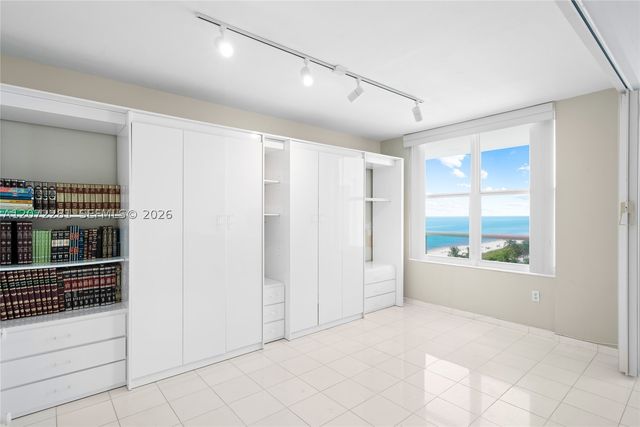 5001 Collins Ave 10G, Miami Beach, FL 33140