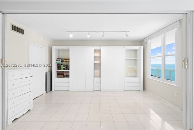 5001 Collins Ave 10G, Miami Beach, FL 33140