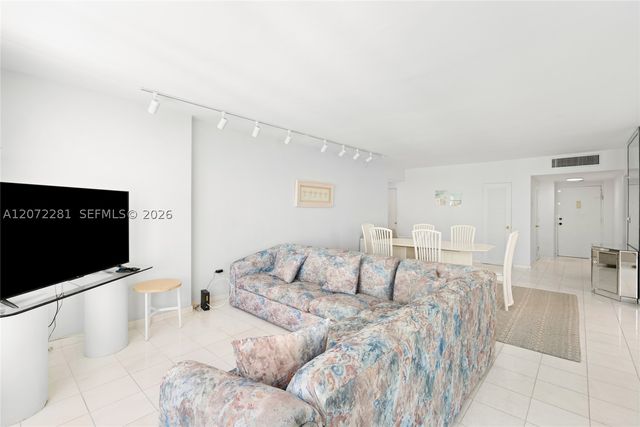 5001 Collins Ave 10G, Miami Beach, FL 33140