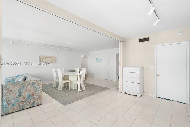 5001 Collins Ave 10G, Miami Beach, FL 33140