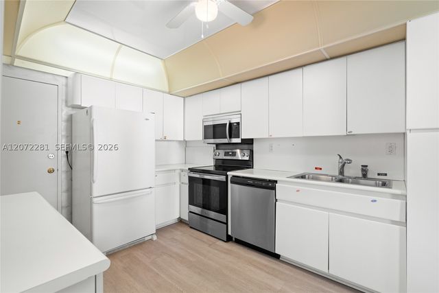 5001 Collins Ave 10G, Miami Beach, FL 33140