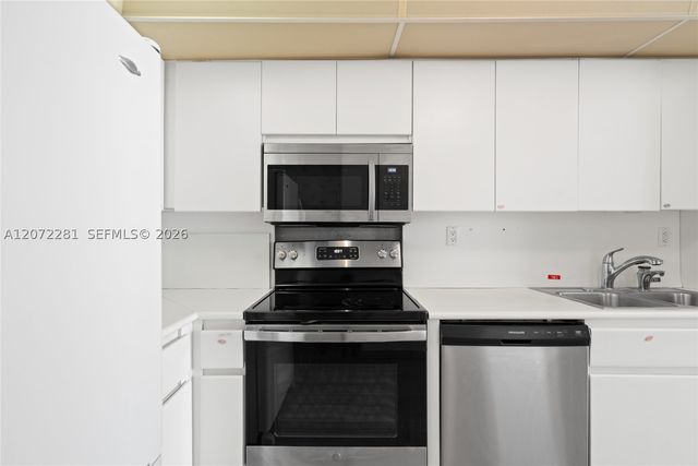 5001 Collins Ave 10G, Miami Beach, FL 33140