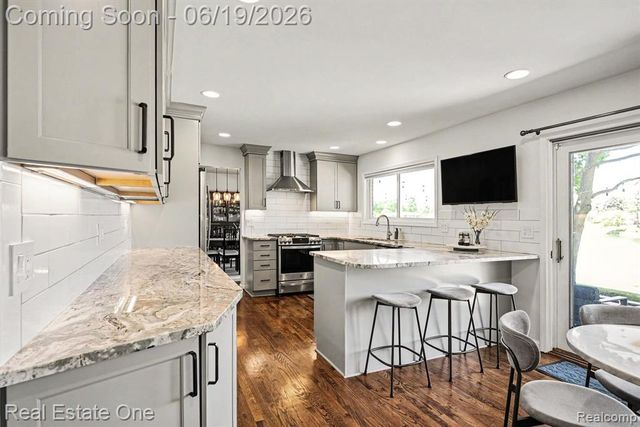 6317 Atkins Drive, Troy, MI 48085