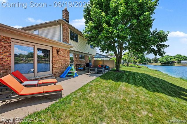 6317 Atkins Drive, Troy, MI 48085