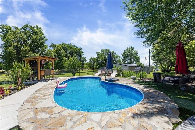 13020 W 327th Street, Paola, KS 66071