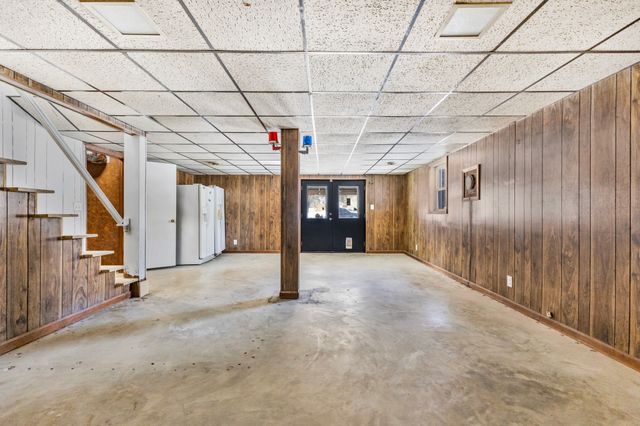 1207 Old Charlotte Rd, White Bluff, TN 37187