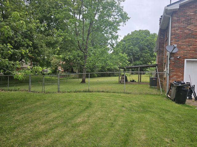 1207 Old Charlotte Rd, White Bluff, TN 37187