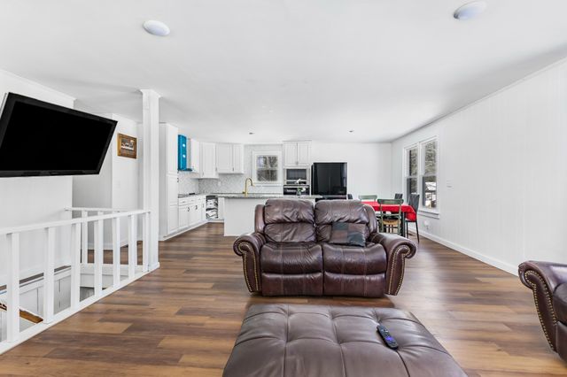 1207 Old Charlotte Rd, White Bluff, TN 37187