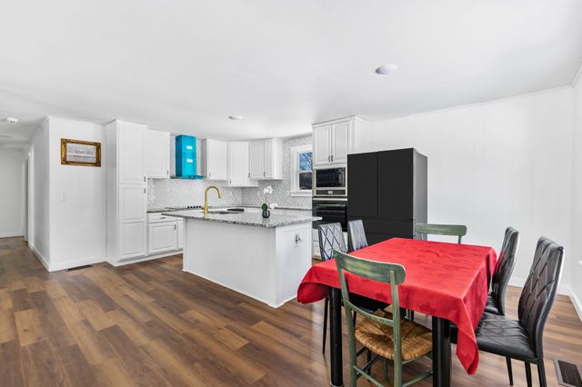 1207 Old Charlotte Rd, White Bluff, TN 37187