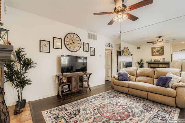 11839 Parliament St Apt 2013, San Antonio, TX 78216