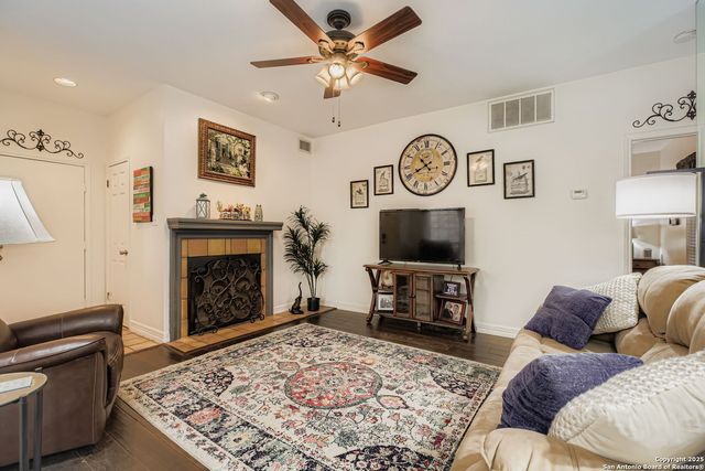 11839 Parliament St Apt 2013, San Antonio, TX 78216