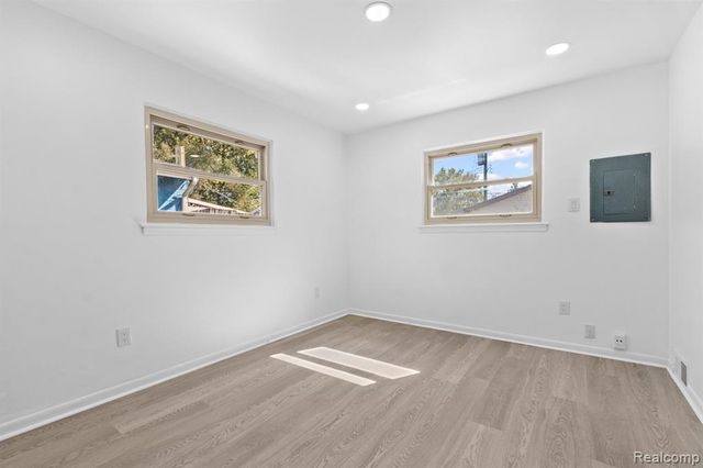 25455 Hanover Street, Dearborn Heights, MI 48125
